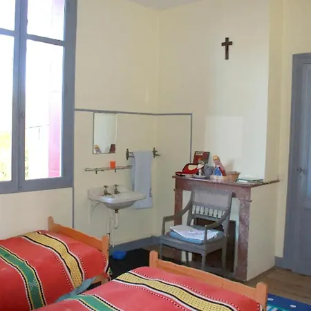 Holiday home Maison De 10 Avec Vue Sur La Jardin Clos Et Wifi A *